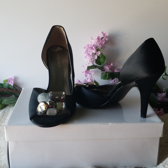 Shoes - Picture 5 of 5